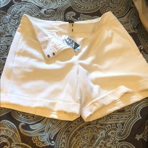 White shorts ! Really cute !